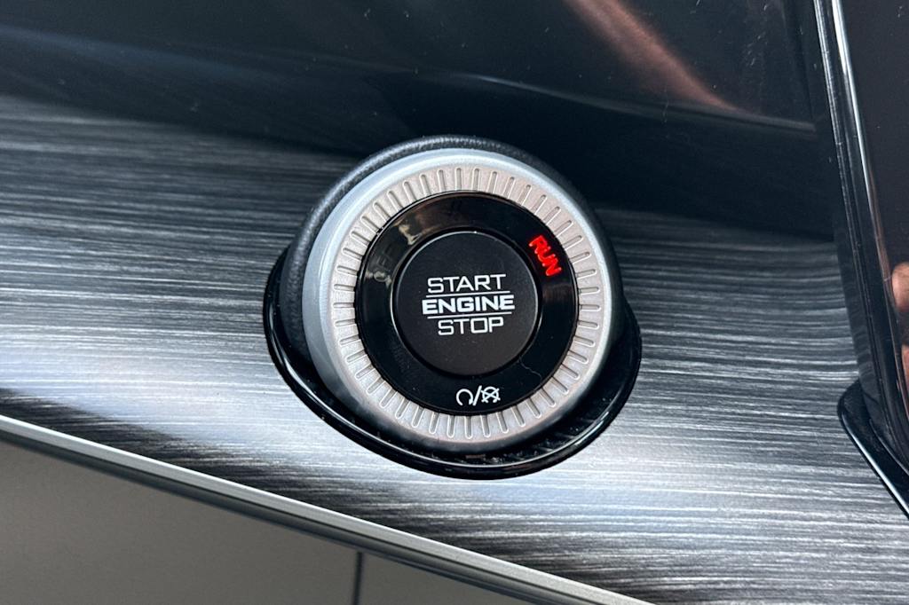 Thumbnail: 2023 Jeep Wagoneer - 29