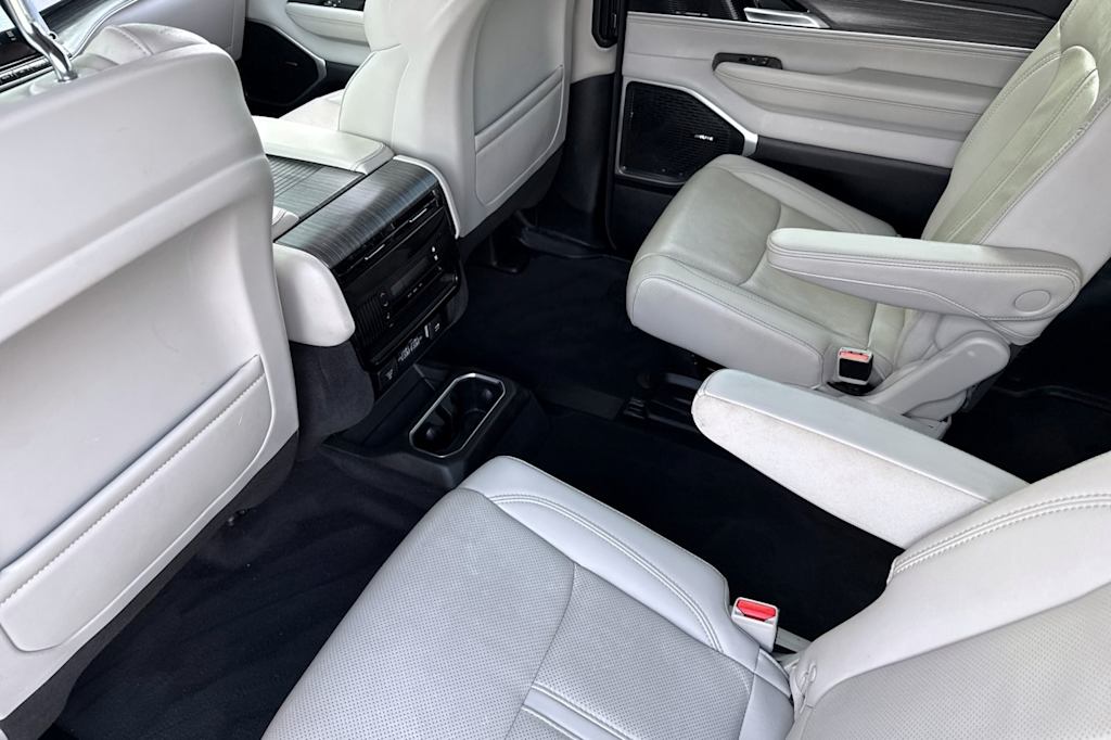 Thumbnail: 2023 Jeep Wagoneer - 7