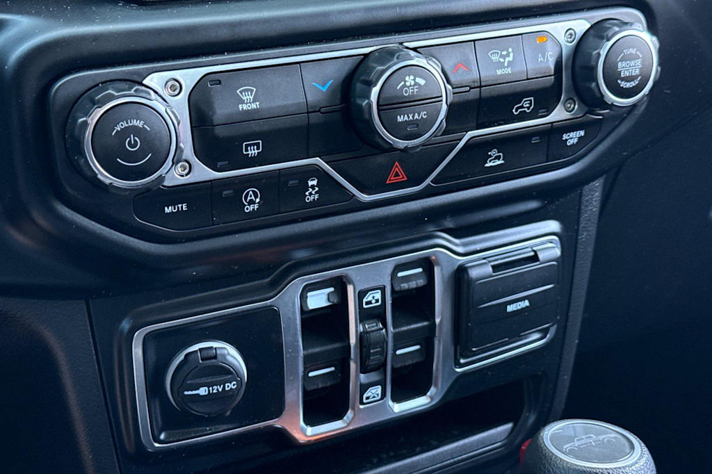 Thumbnail: 2022 Jeep Gladiator - 25