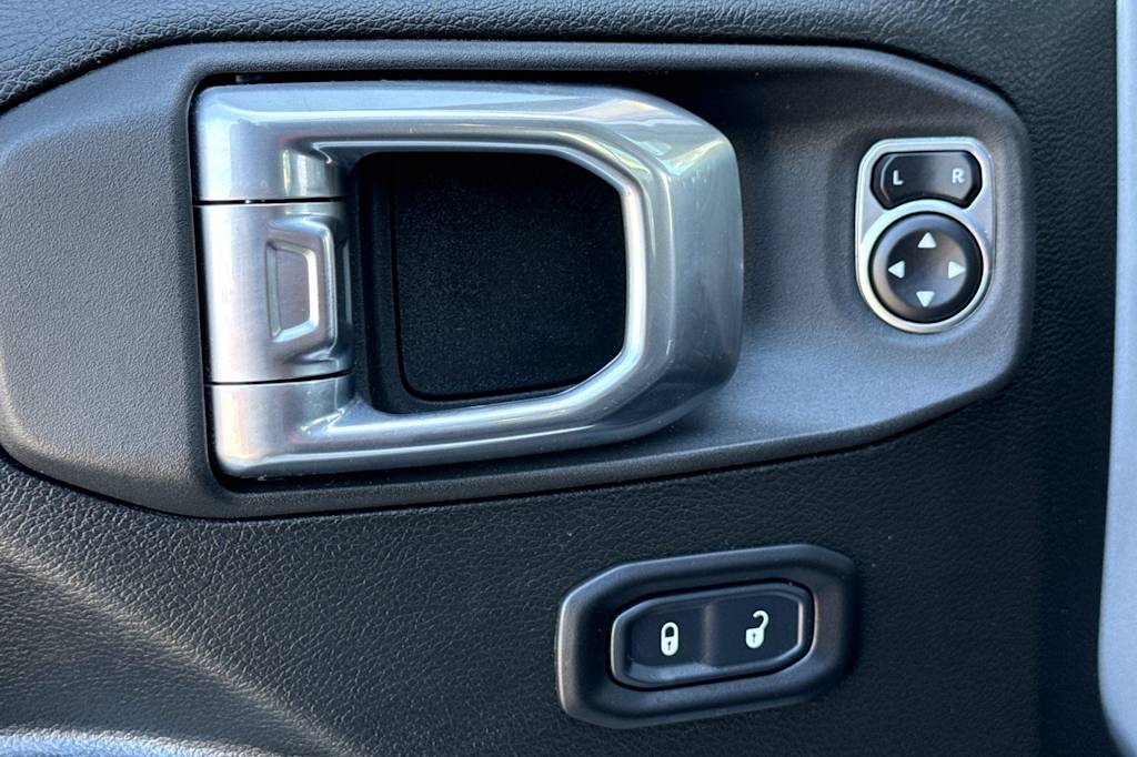 Thumbnail: 2022 Jeep Gladiator - 21