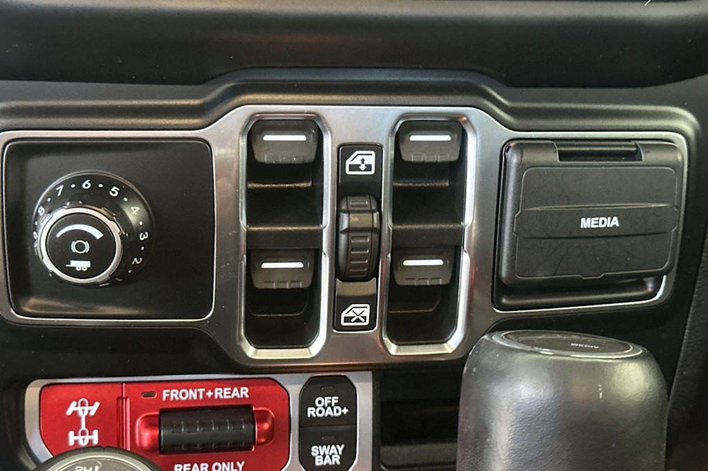 Thumbnail: 2021 Jeep Gladiator - 21
