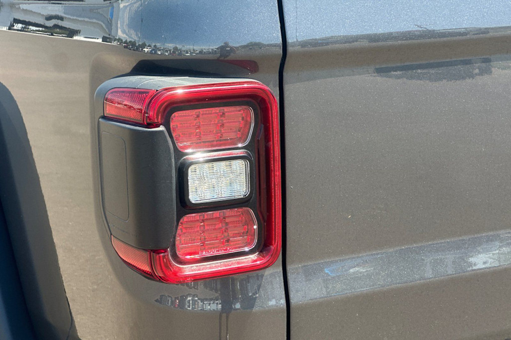 Thumbnail: 2021 Jeep Gladiator - 32