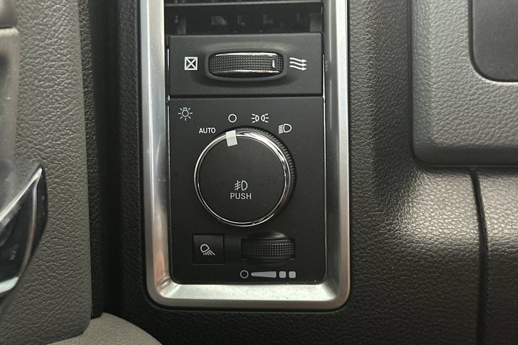 Thumbnail: 2020 RAM 1500 - 32