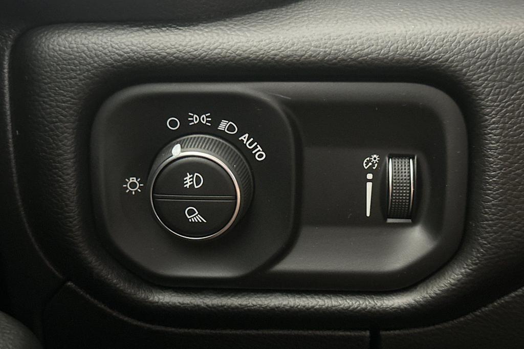 Thumbnail: 2026 RAM 1500 - 32