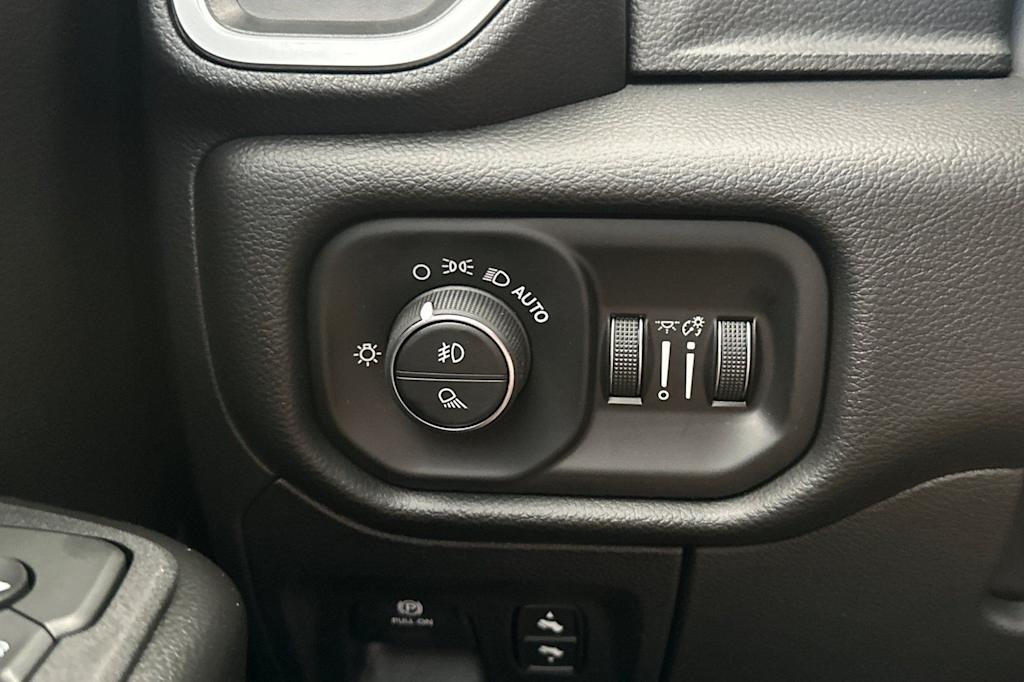 Thumbnail: 2026 RAM 1500 - 33