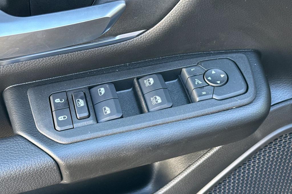 Thumbnail: 2026 RAM 1500 - 20