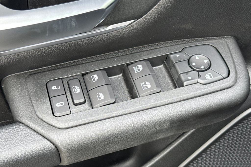 Thumbnail: 2026 RAM 1500 - 19