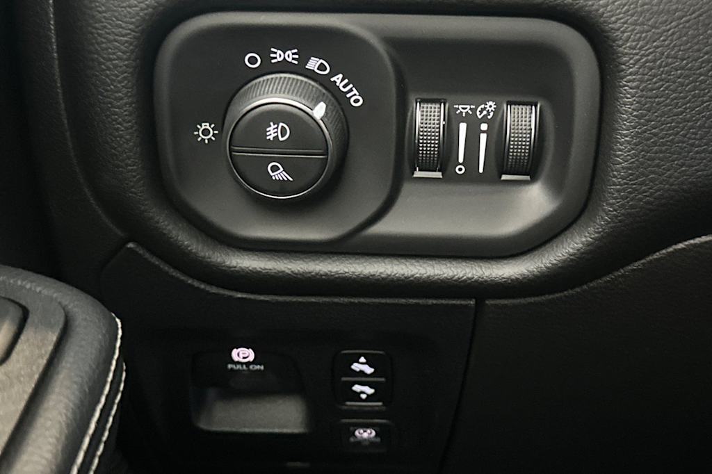 Thumbnail: 2026 RAM 1500 - 33