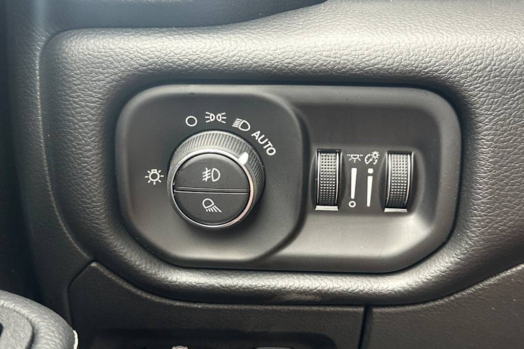 Thumbnail: 2026 RAM 1500 - 33