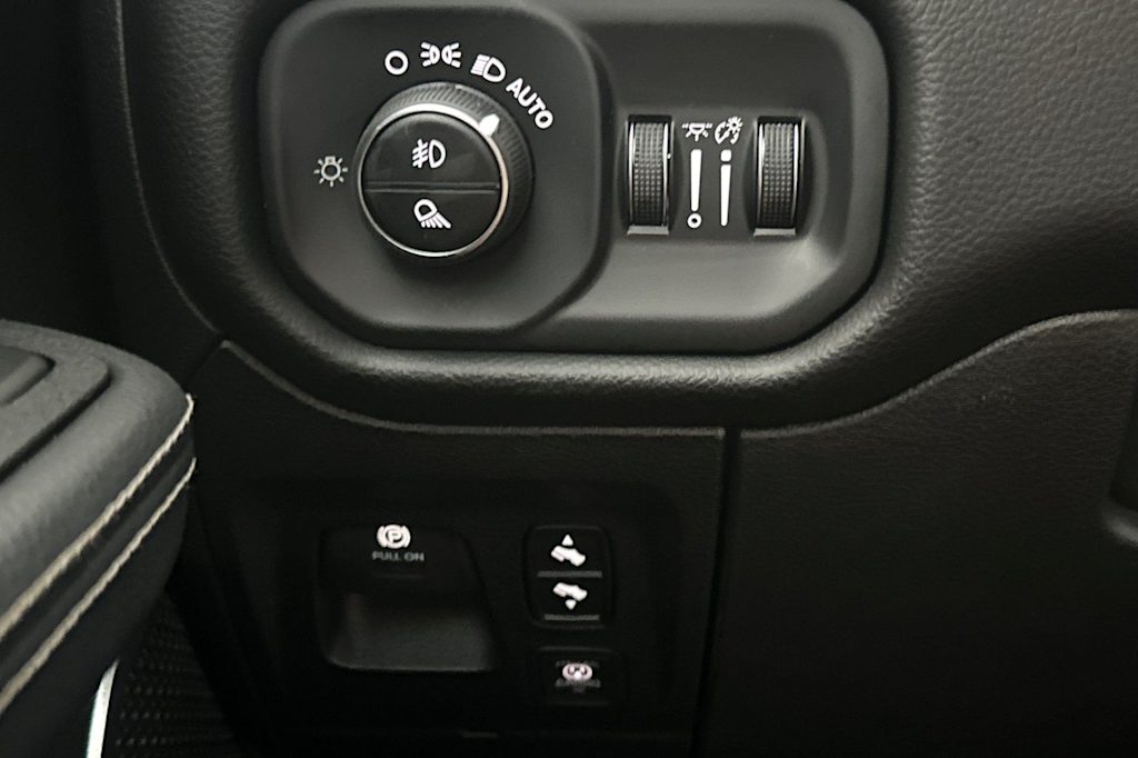 Thumbnail: 2026 RAM 1500 - 33