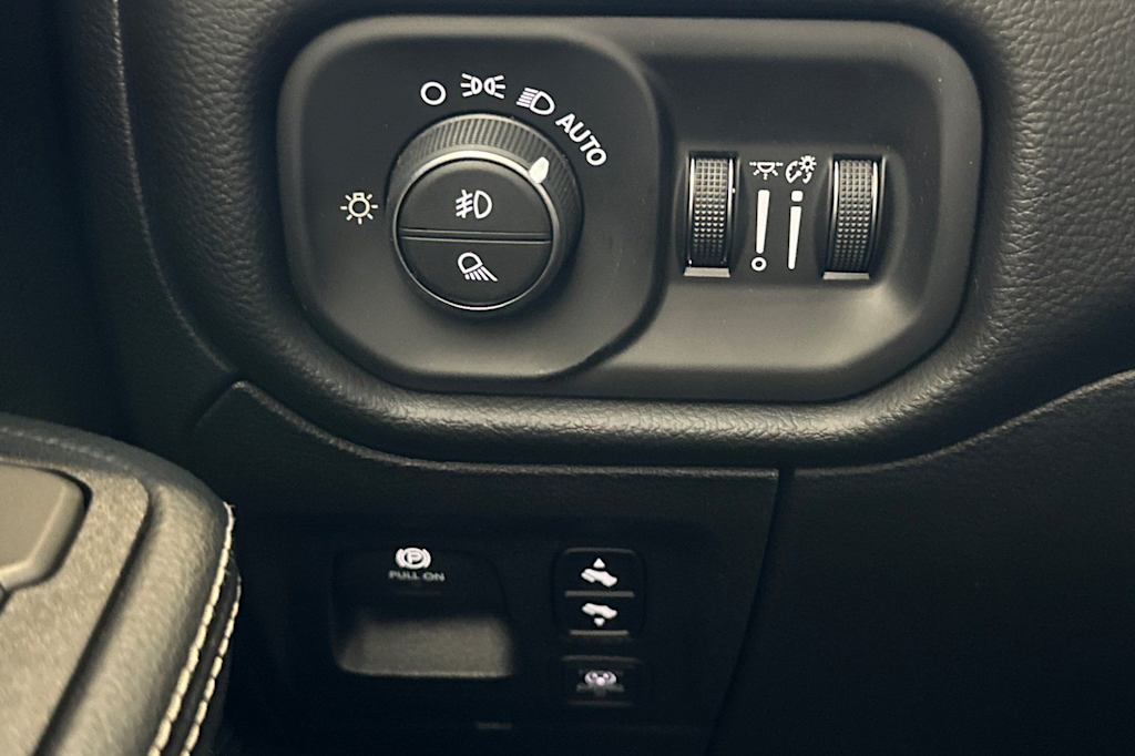 Thumbnail: 2026 RAM 1500 - 33