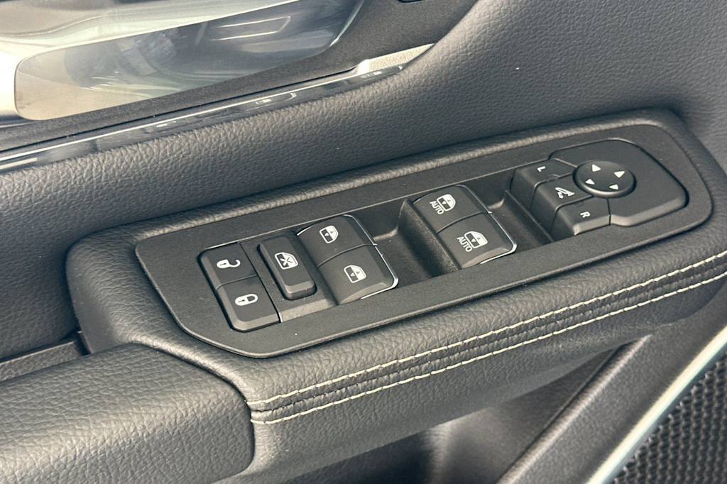 Thumbnail: 2026 RAM 1500 - 18