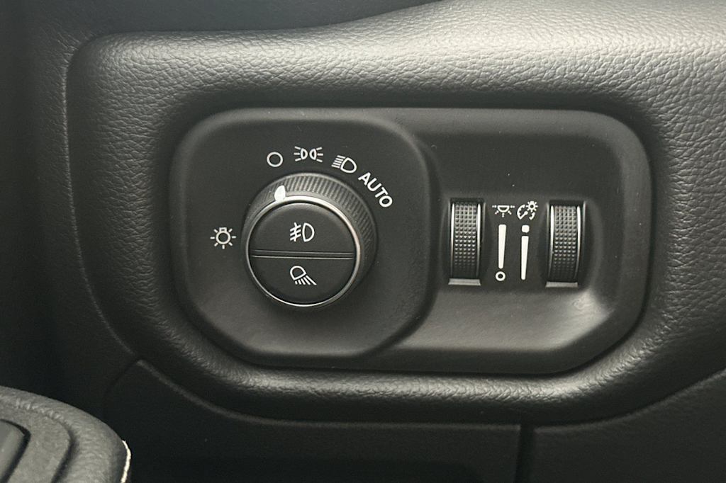 Thumbnail: 2026 RAM 1500 - 33