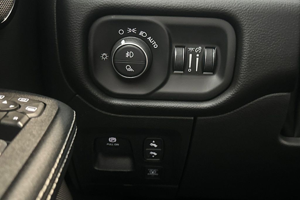 Thumbnail: 2026 RAM 1500 - 32