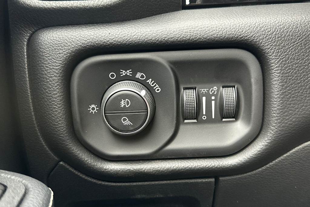 Thumbnail: 2026 RAM 1500 - 32
