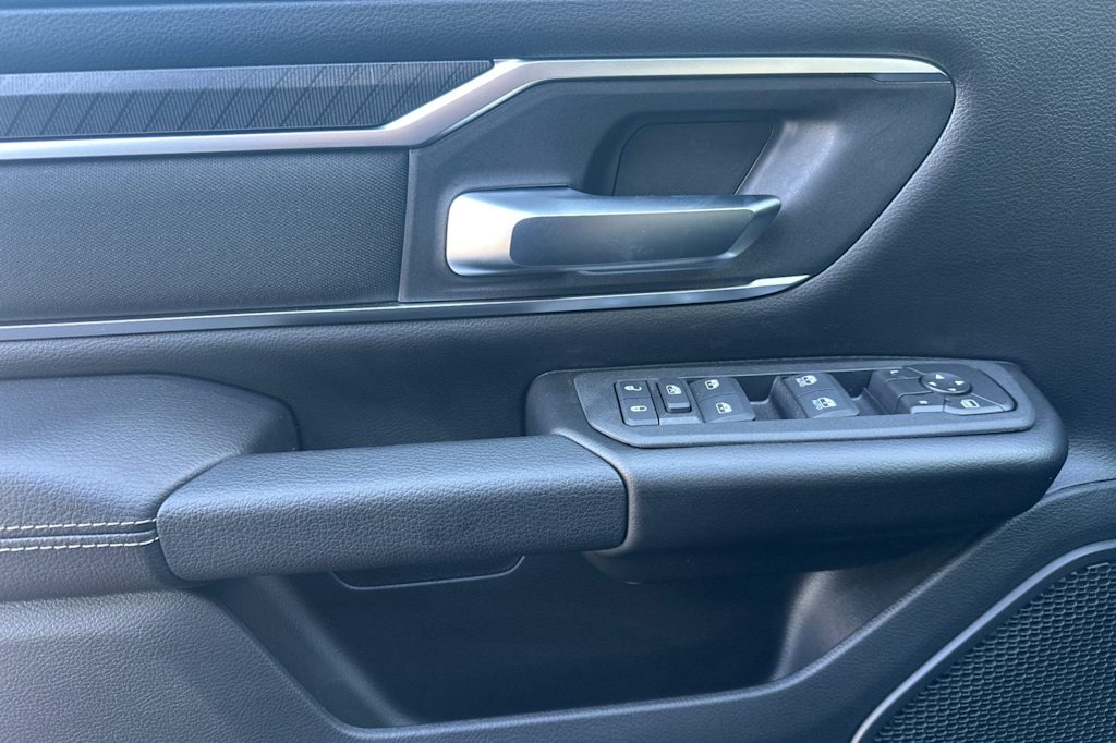Thumbnail: 2026 RAM 1500 - 17