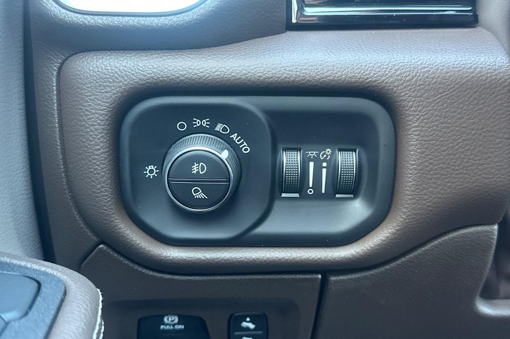 Thumbnail: 2026 RAM 1500 - 33