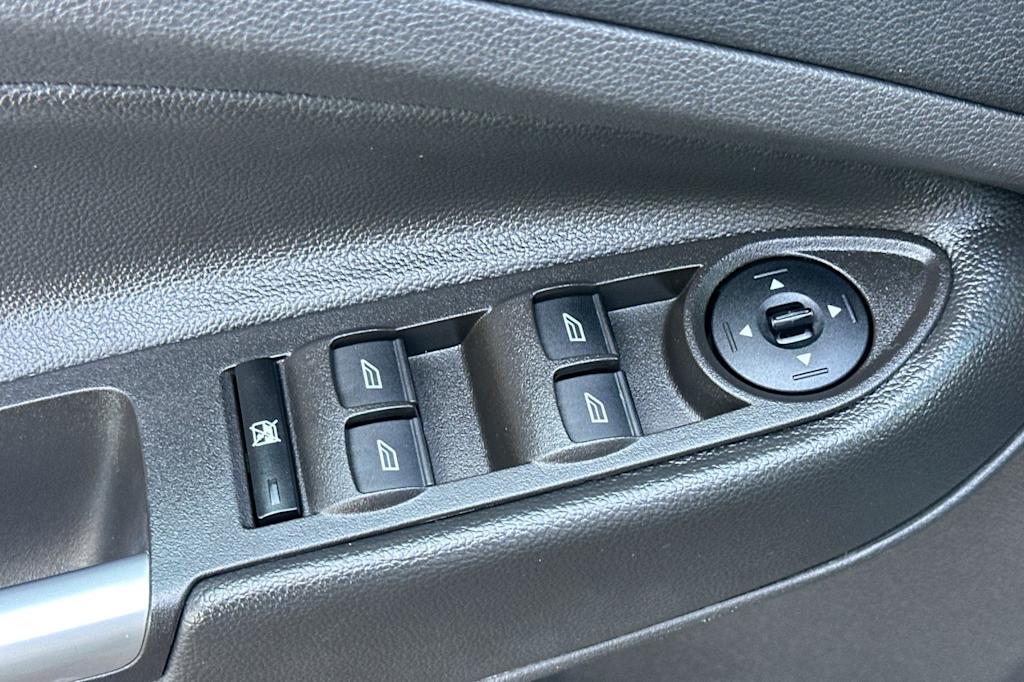 Thumbnail: 2016 Ford Escape - 21