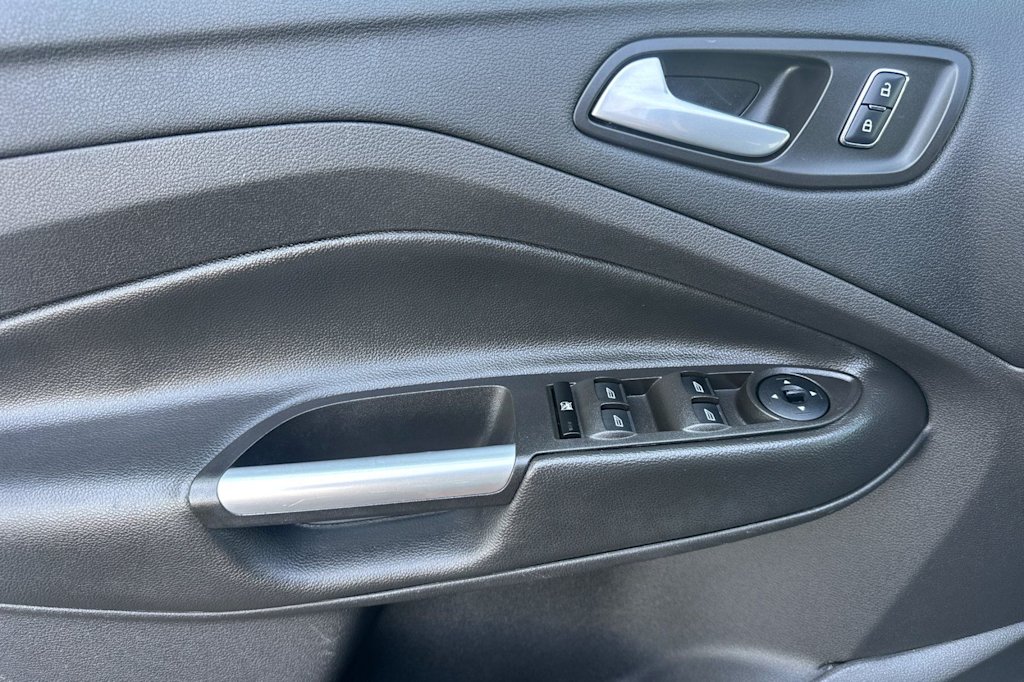 Thumbnail: 2016 Ford Escape - 20