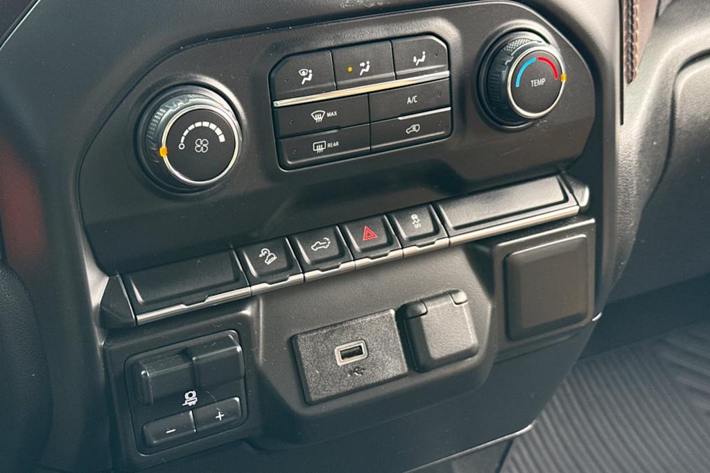 Thumbnail: 2019 Chevrolet Silverado 1500 - 24