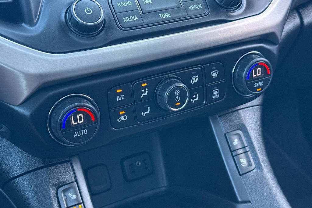 Thumbnail: 2019 GMC Acadia - 28