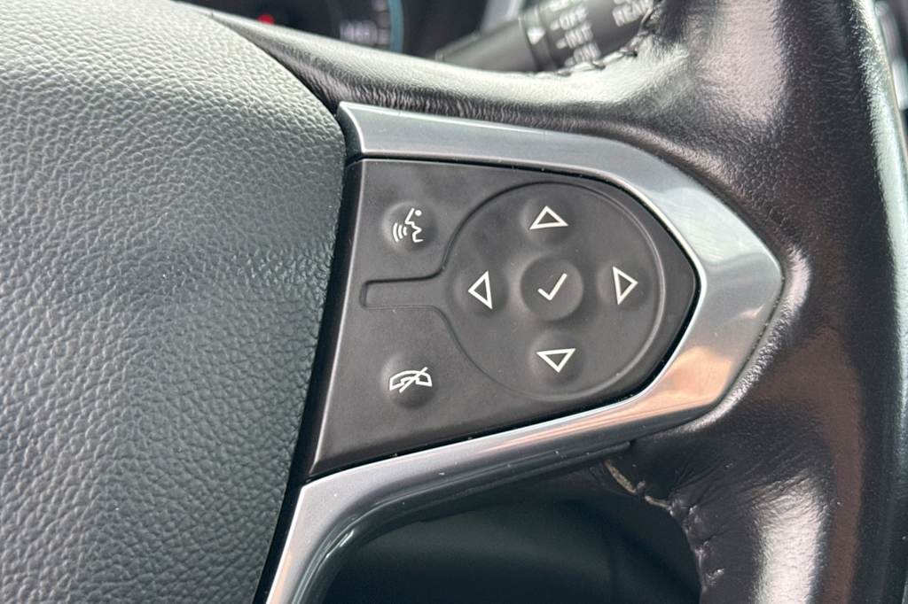 Thumbnail: 2021 Chevrolet Traverse - 32