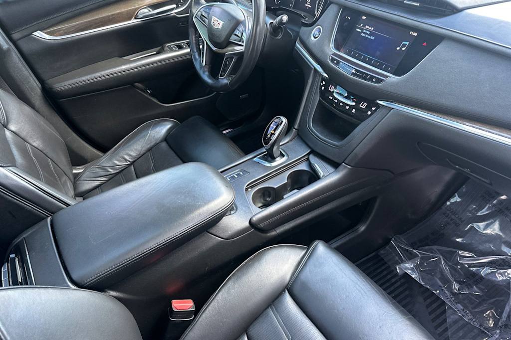 Thumbnail: 2017 Cadillac XT5 - 11