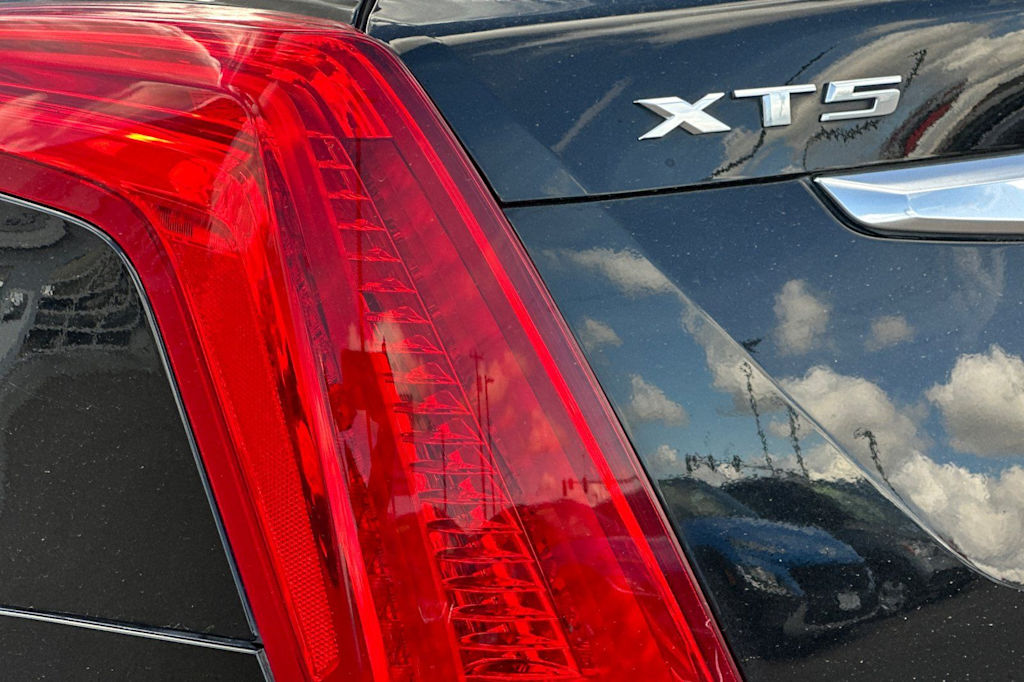 Thumbnail: 2017 Cadillac XT5 - 32