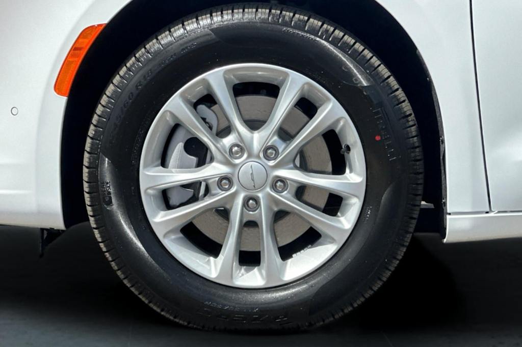 Thumbnail: 2027 Chrysler Pacifica - 8