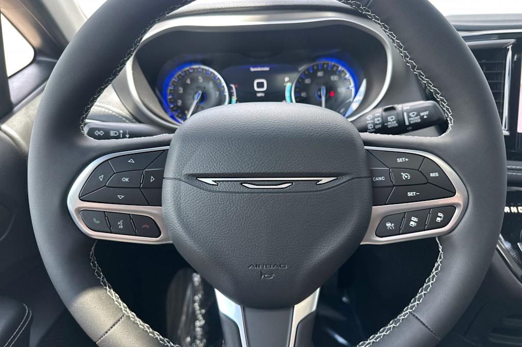 Thumbnail: 2027 Chrysler Pacifica - 30