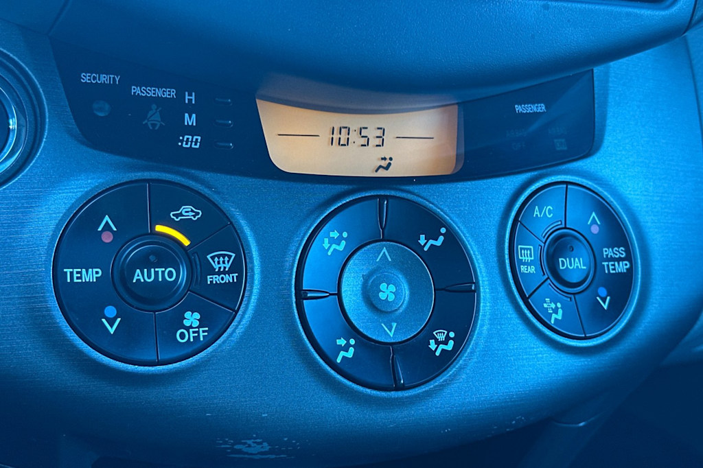 Thumbnail: 2012 Toyota RAV4 - 24