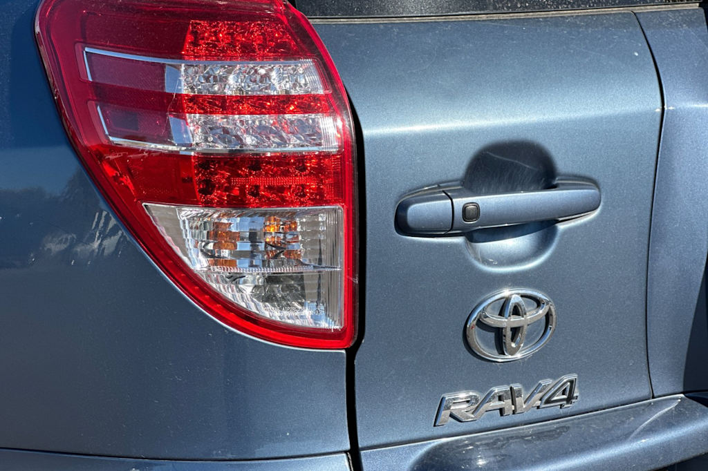 Thumbnail: 2012 Toyota RAV4 - 30