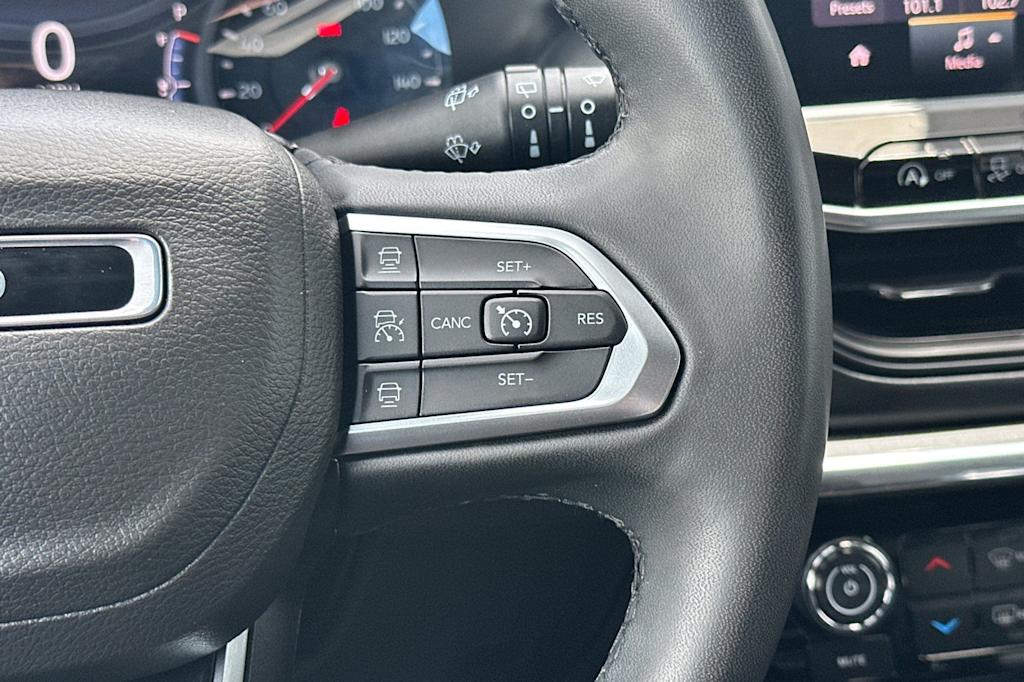 Thumbnail: 2023 Jeep Compass - 30