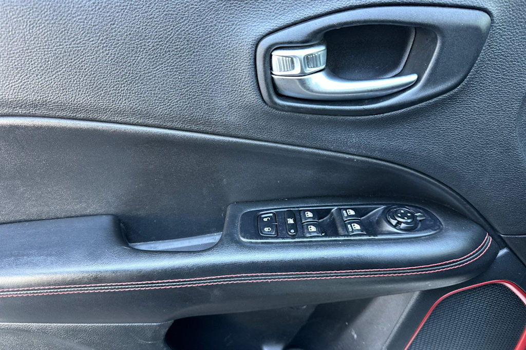Thumbnail: 2018 Jeep Compass - 22