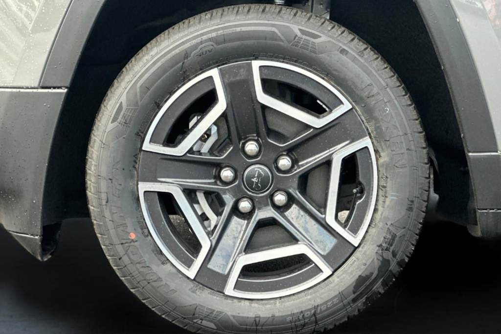 Thumbnail: 2026 Jeep Cherokee - 6