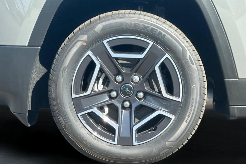 Thumbnail: 2026 Jeep Cherokee - 8