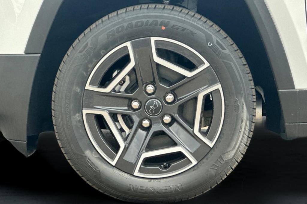 Thumbnail: 2026 Jeep Cherokee - 32