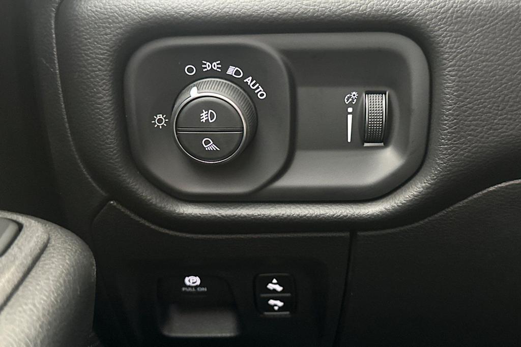 Thumbnail: 2026 RAM 1500 - 32