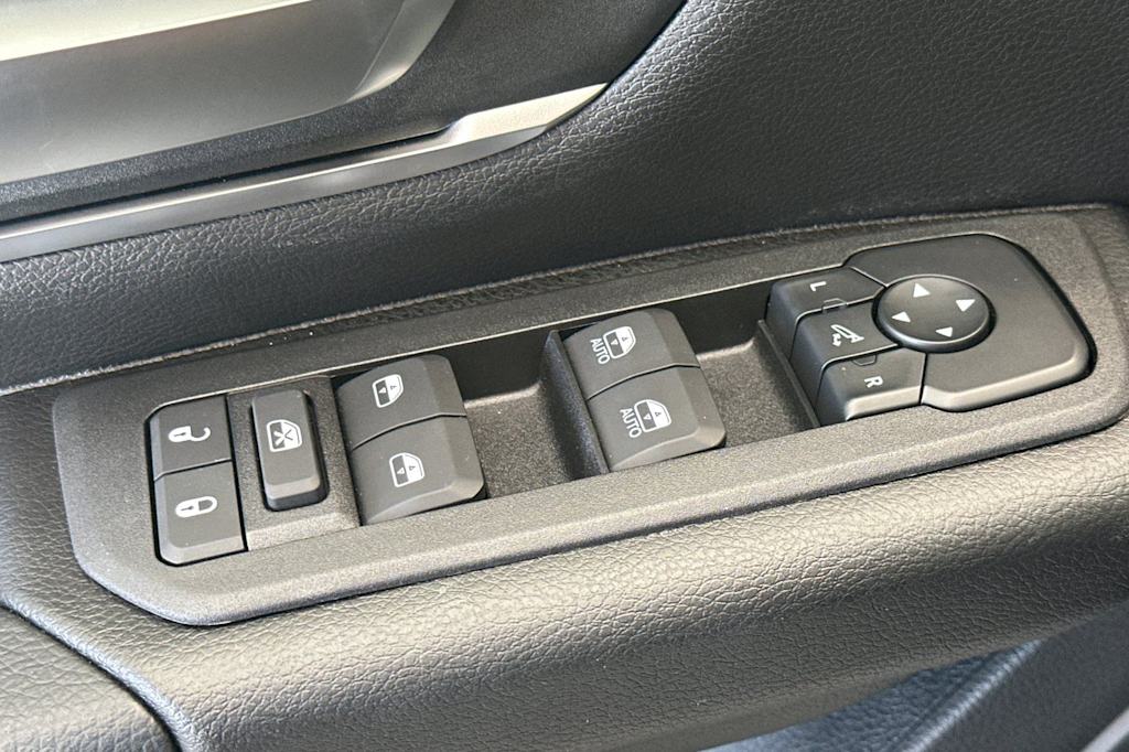 Thumbnail: 2026 RAM 1500 - 20