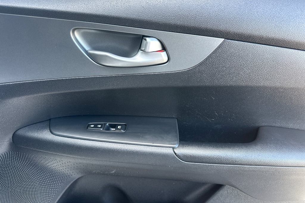 Thumbnail: 2020 Kia Forte - 22