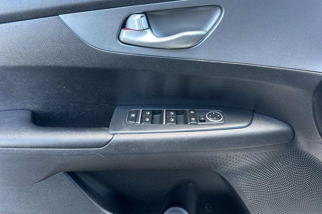 Thumbnail: 2020 Kia Forte - 20