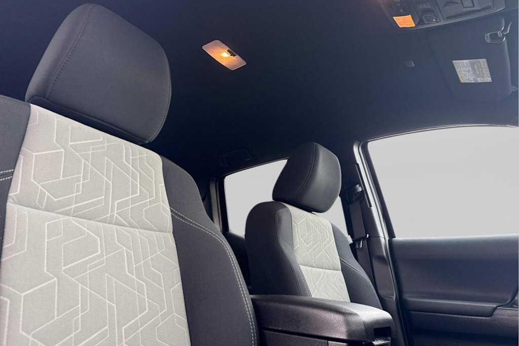 Thumbnail: 2021 Toyota Tacoma - 21