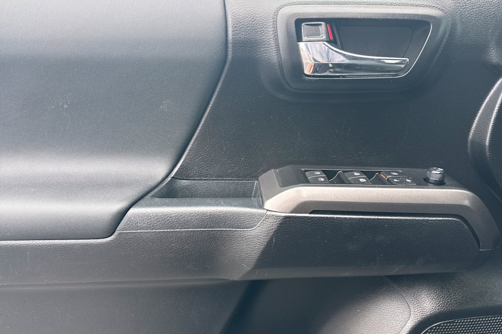 Thumbnail: 2021 Toyota Tacoma - 19