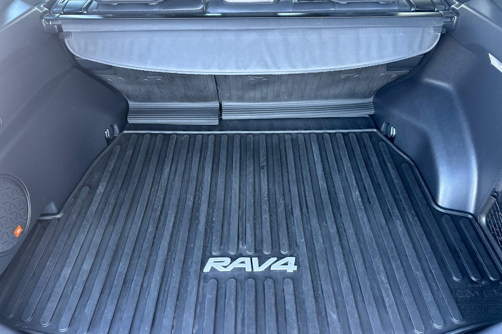 Thumbnail: 2021 Toyota RAV4 - 15