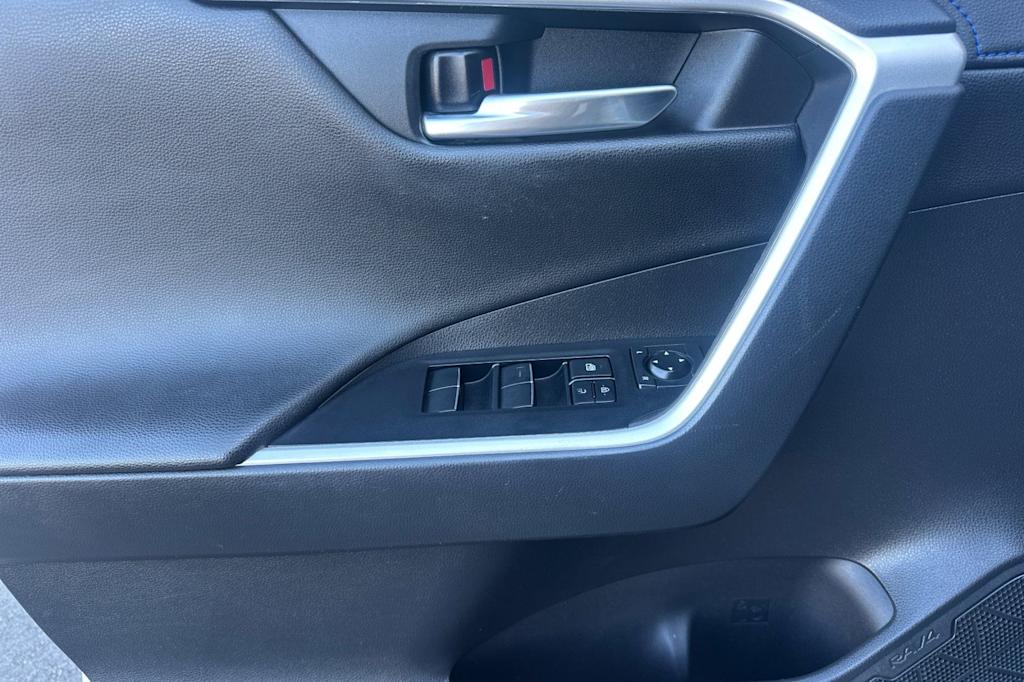 Thumbnail: 2021 Toyota RAV4 - 20