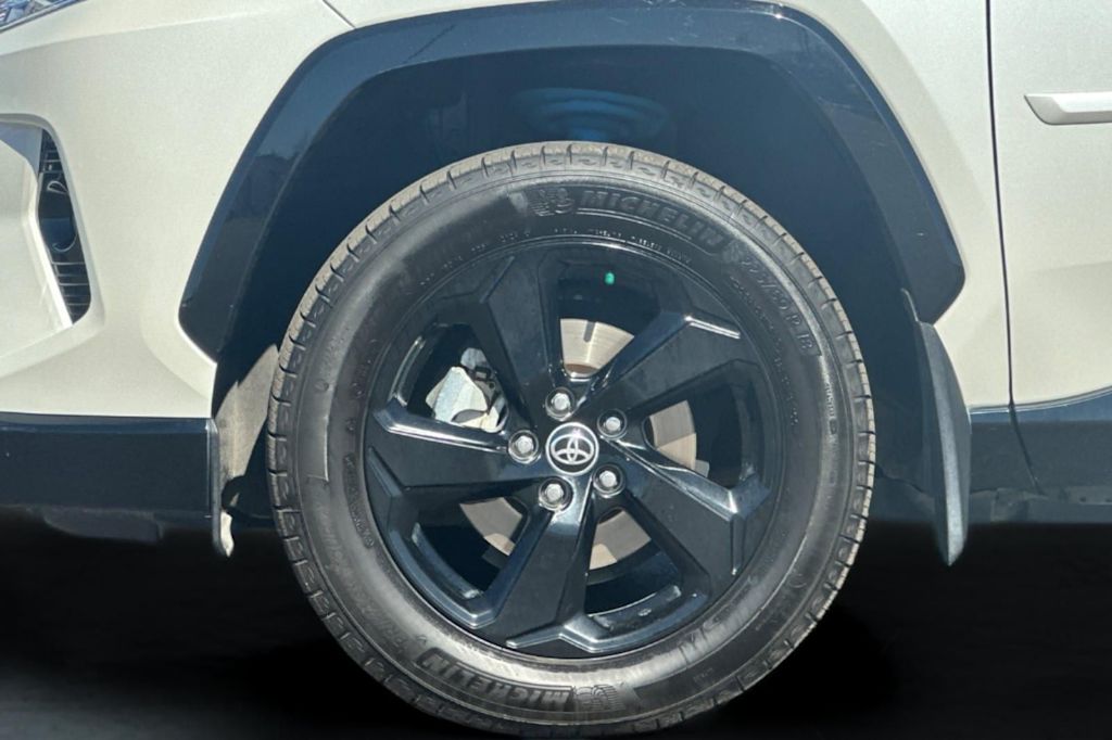 Thumbnail: 2021 Toyota RAV4 - 7