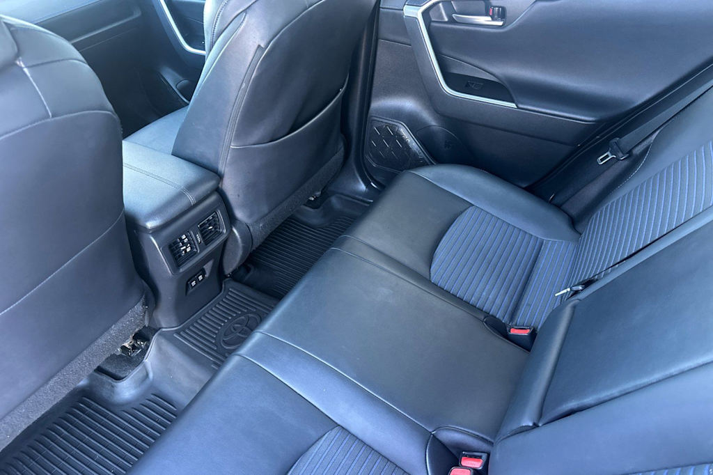 Thumbnail: 2021 Toyota RAV4 - 9