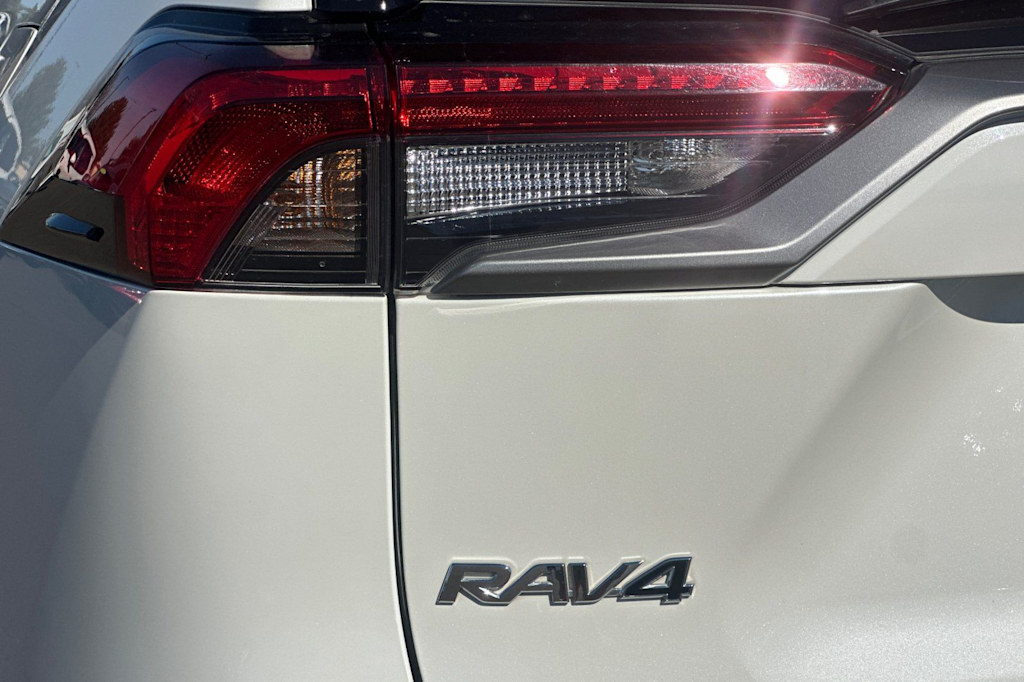 Thumbnail: 2021 Toyota RAV4 - 33