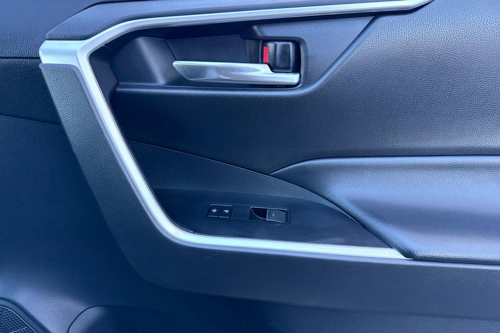 Thumbnail: 2022 Toyota RAV4 - 24