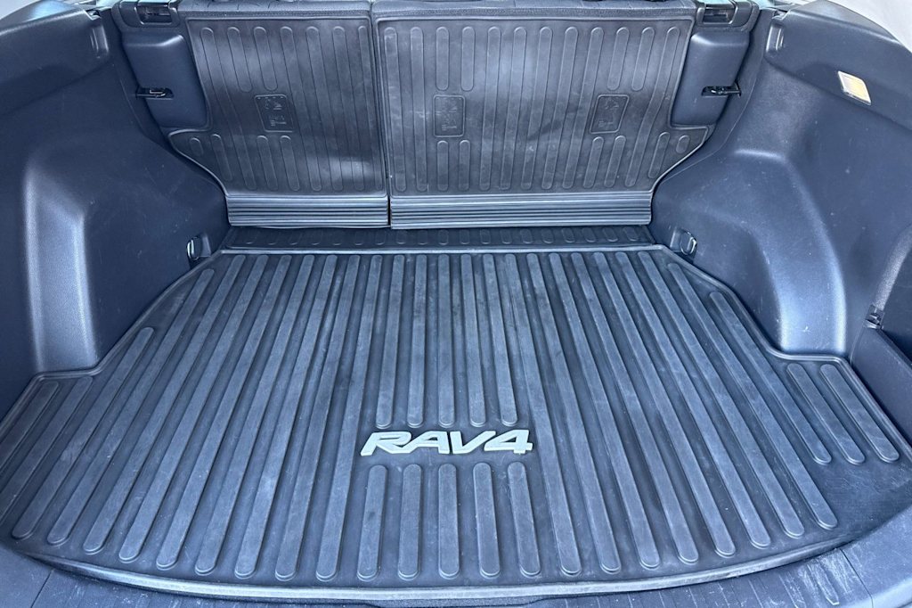 Thumbnail: 2022 Toyota RAV4 - 16